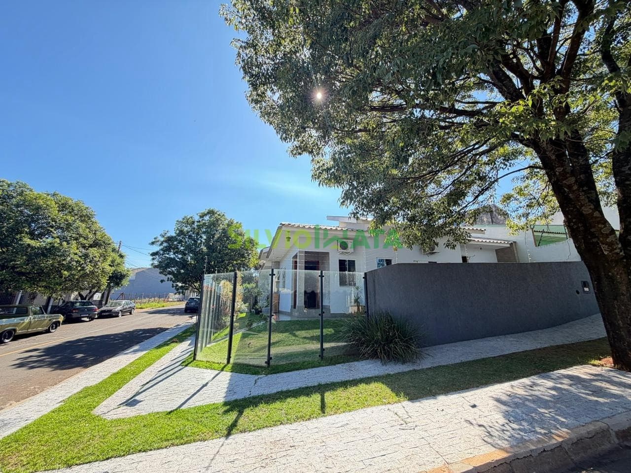 Casa à Venda no Jardim Leblon em Maringá Imóvel com Piscina e Suíte com Hidromassagem