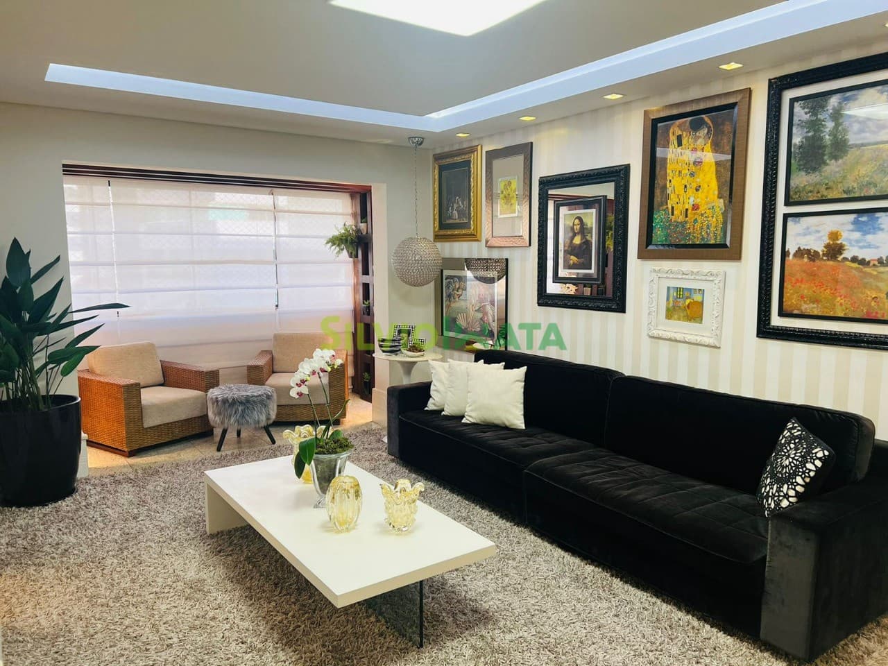 Oportunidade Única em Maringá: Apartamento de Luxo à Venda!
Localização: Condomínio Edifício Beverly Hills, Av. XV de Novembro, 300 - Zona 01, Maringá