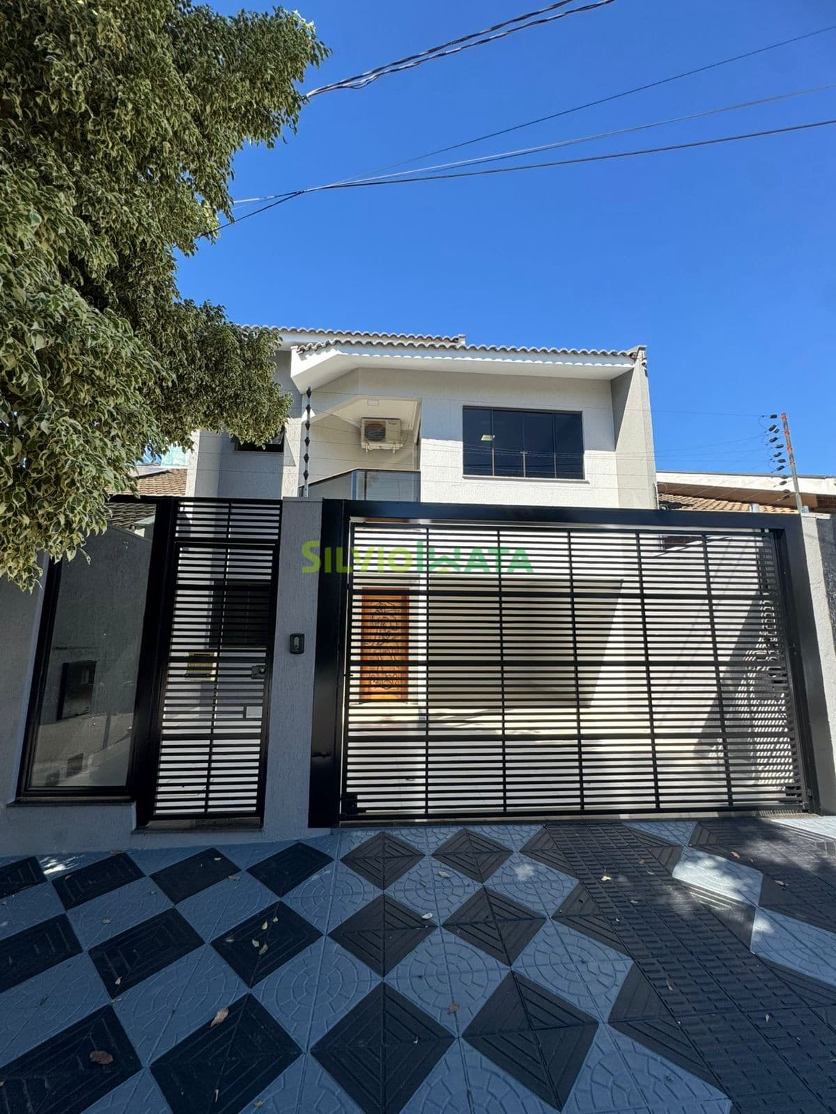 Sobrado à Venda no Jardim Santa Helena | 3 Quartos | 1 Suíte | Piscina