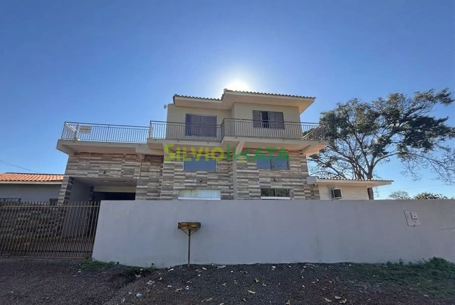 Vende-se Sobrado Comercial com Sobre Loja - 3 Suítes - Maringá PR