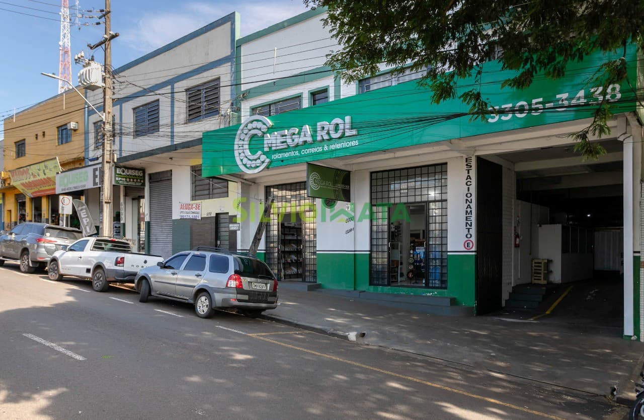 Barracões e casa à venda