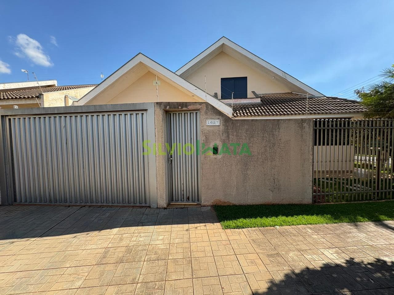 Casa à venda na Rua Darville Antonio Huergo Maringá/PR