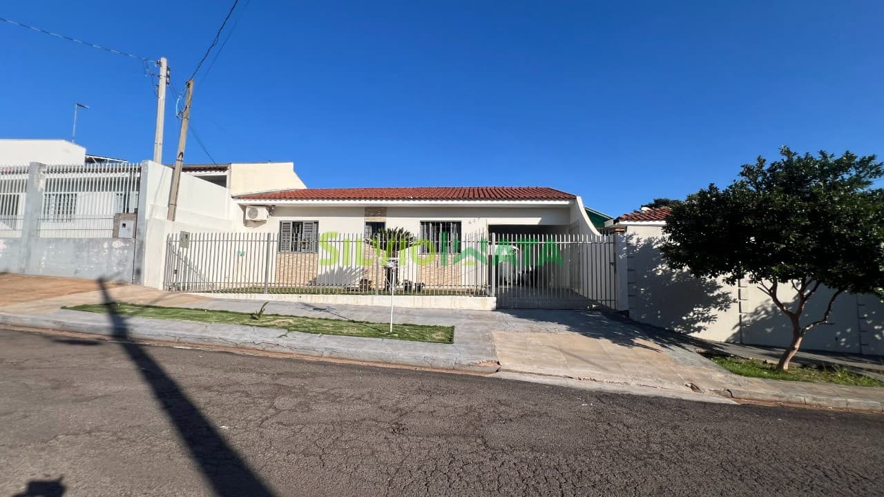 Casa à Venda no Jardim Lucianópolis 3 Quartos | Terreno de 300 m²