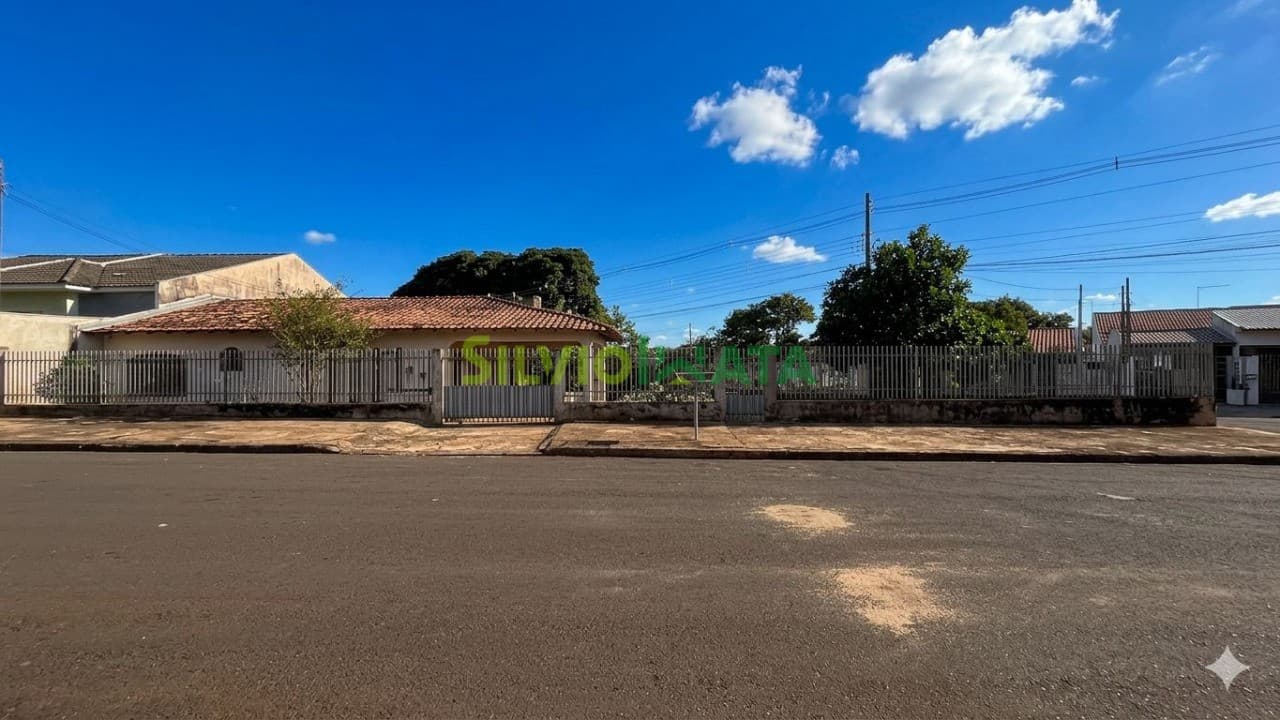 Casa a venda no bairro Parque das Grevíleas - Maringá/PR