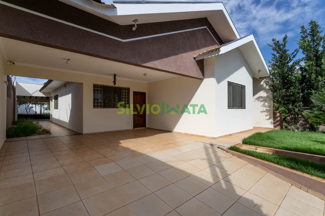 Casa térrea à venda por R$ 830.000,00 no Jardim Alvorada, em Maringá-PR
