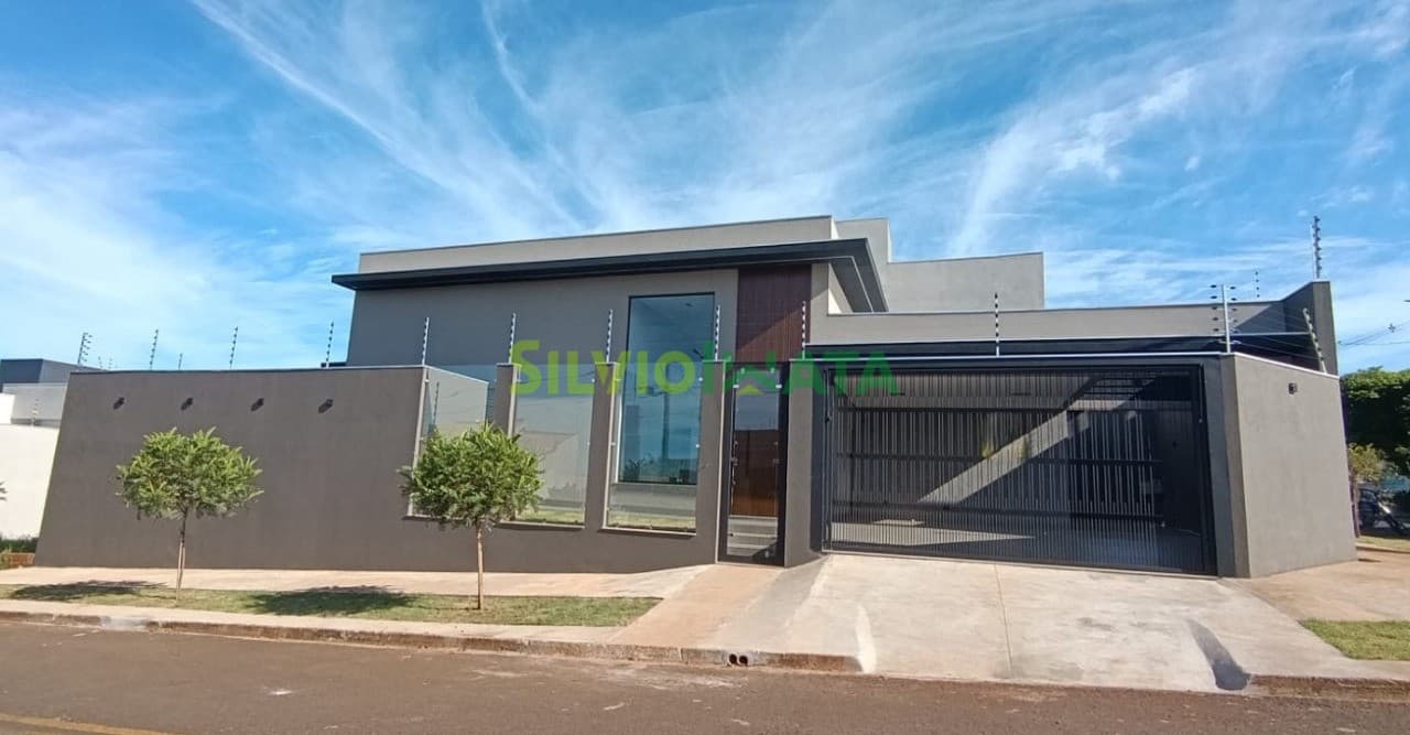 Casa de Alto Padrão à Venda Localização Privilegiada no JD. Espanha