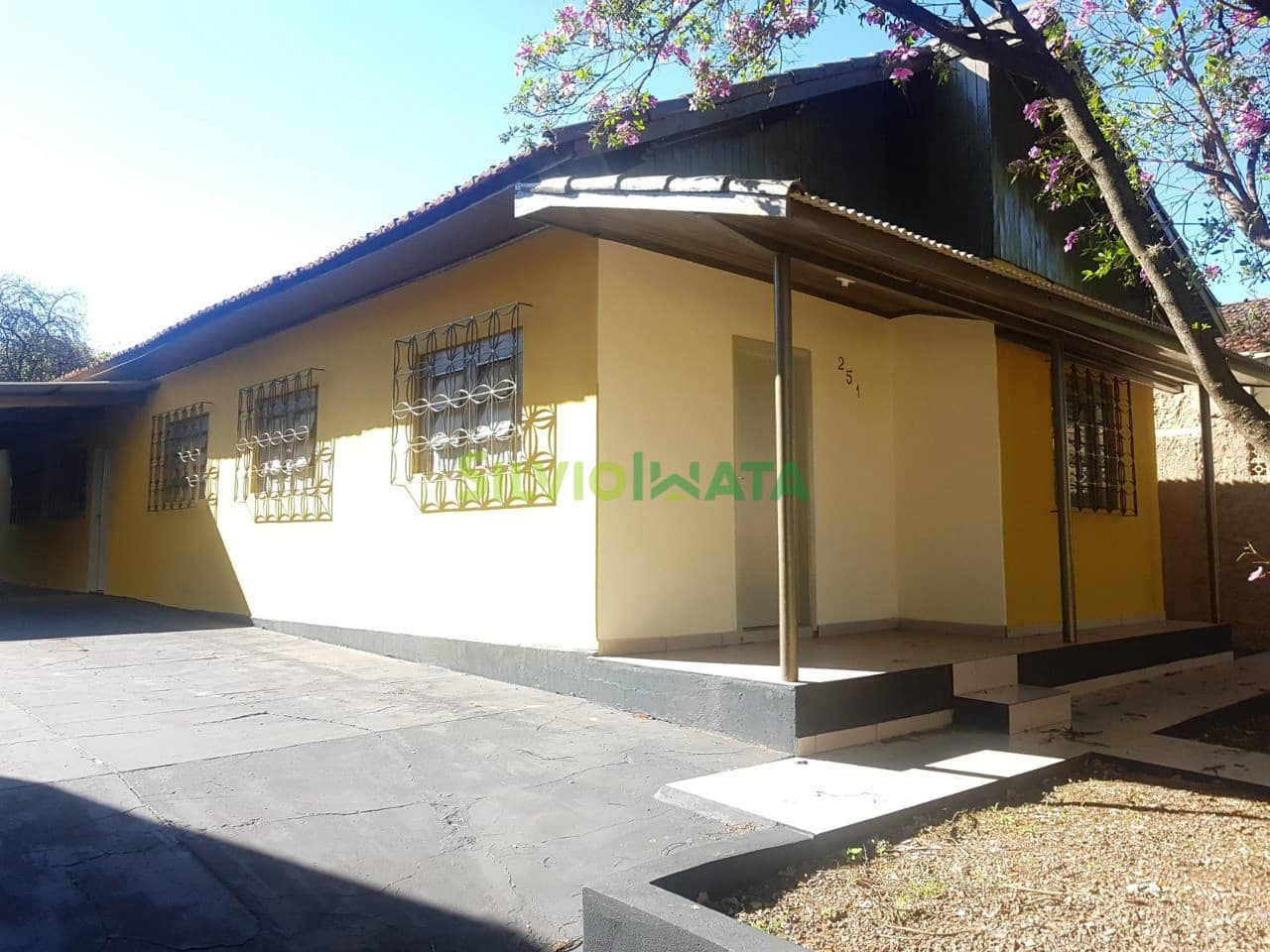 Casa em Terreno Amplo à Venda na Zona 02