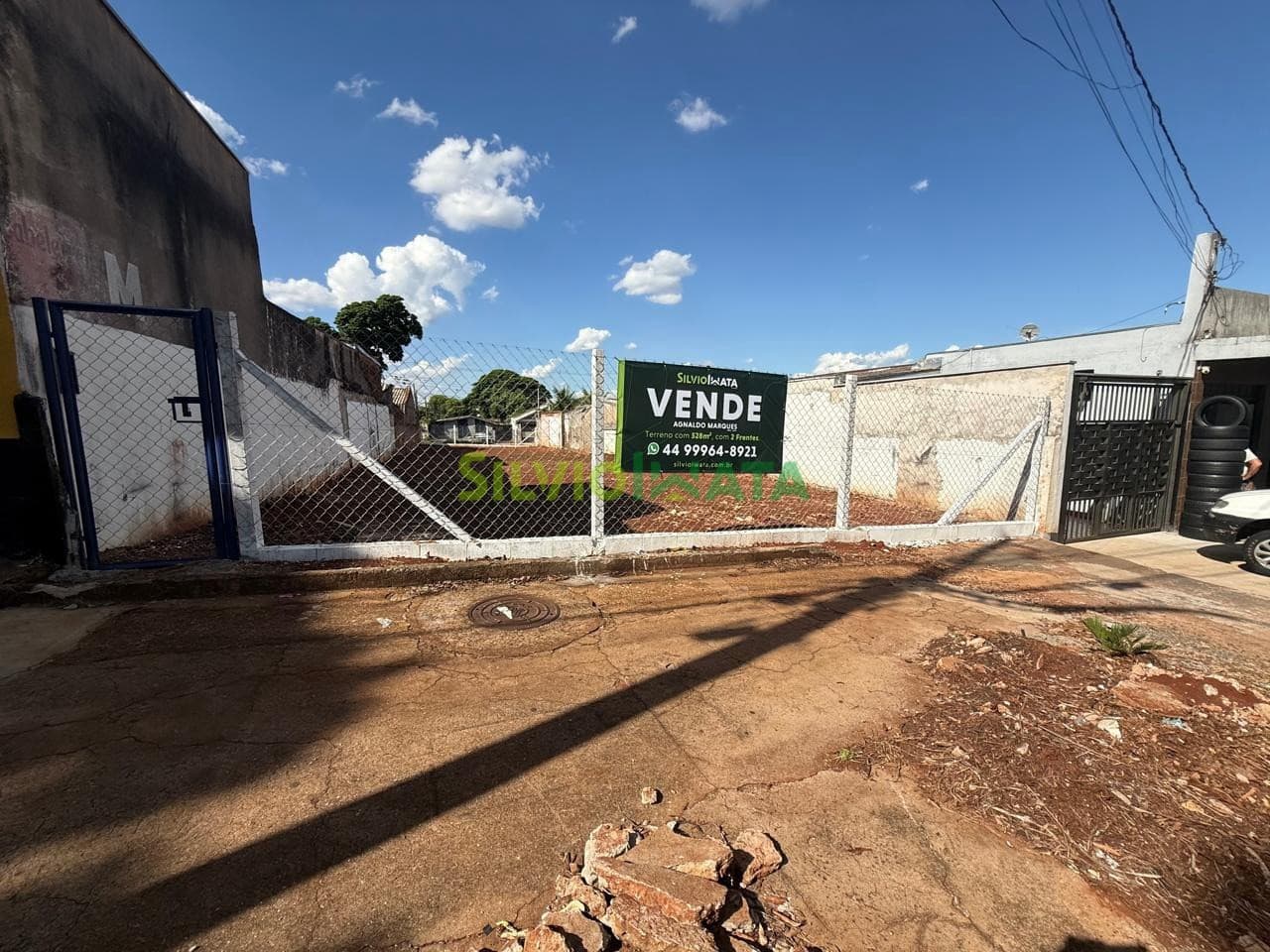 TERRENO AMPLO COM DUAS FRENTES EXCELENTE PARA COMÉRCIO OU RESIDÊNCIA