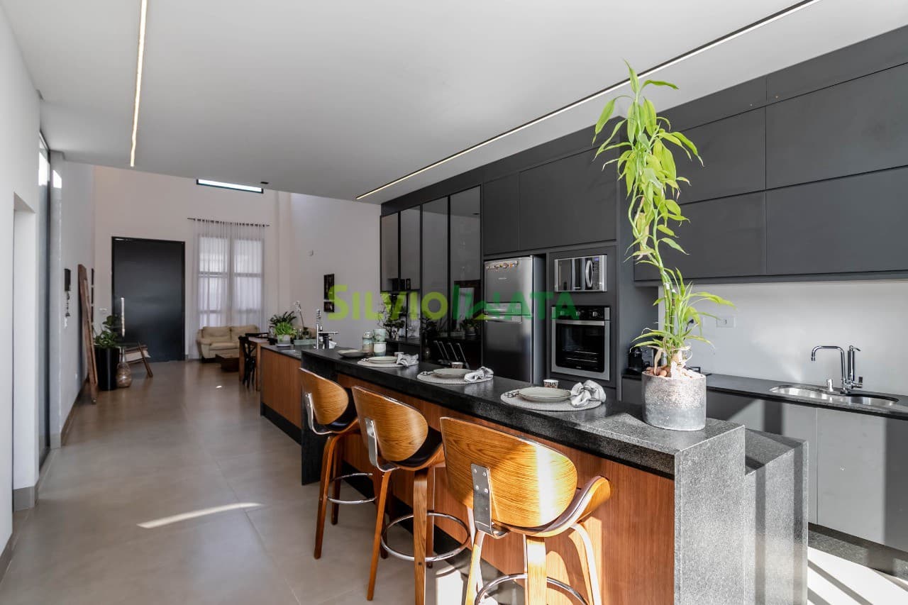 Casa térrea à venda por R$ 699.000,00 no Bom Jardim, Maringá-PR