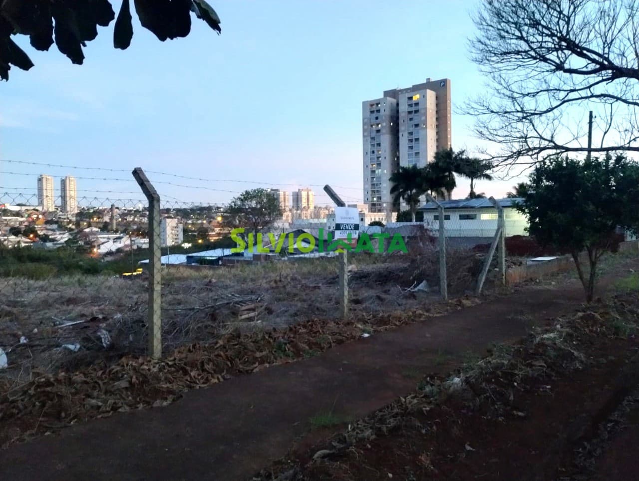 Lote à venda na Vila Marumby por R$ 400.000,00