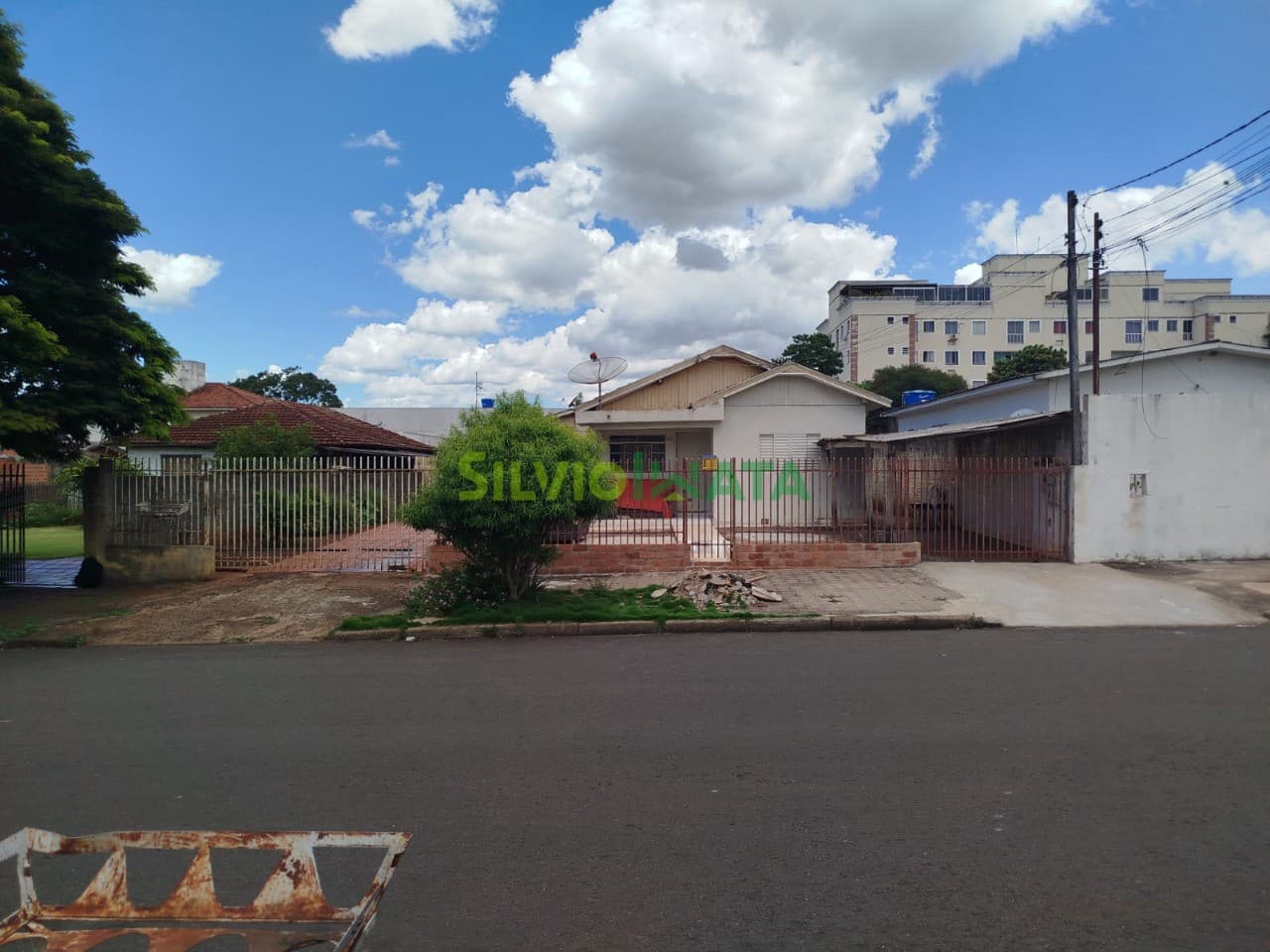 Terreno comercial e residencial à venda no Rua Valparaiso - Vila Morangueira - Maringá-PR