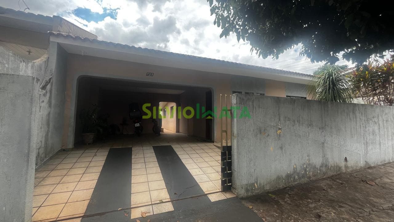 Casa à Venda no Jardim Alvorada Terreno Amplo/ Maringá PR