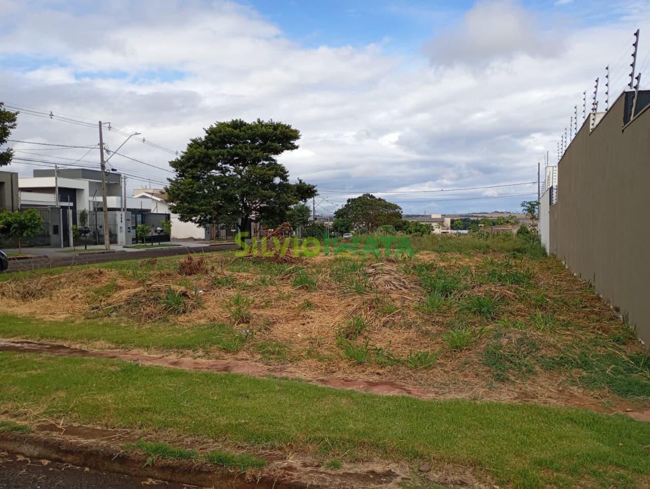 Terreno a venda no bairro Jardim Oriental - Maringá/PR