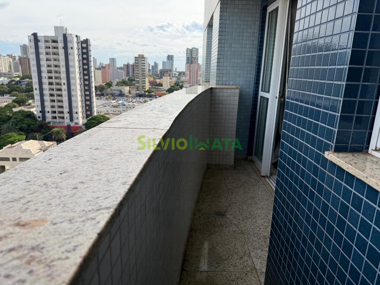 Apartamento a venda no condomínio Edifício Helbor Vilaggio no bairro Zona 01 - Maringá/PR