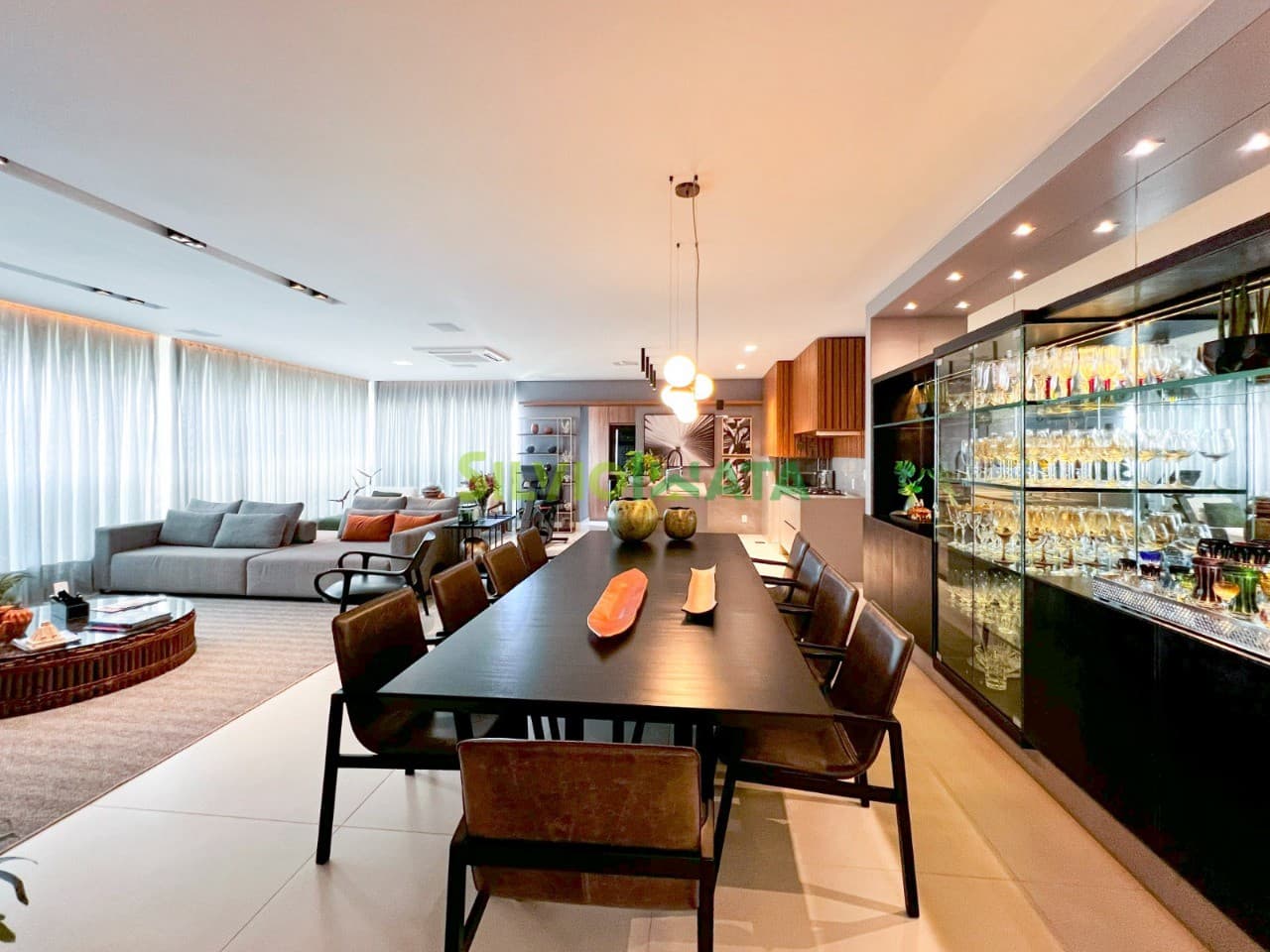 Apartamento a venda no condomínio Maison Heritage no bairro Zona 02 - Maringá/PR
