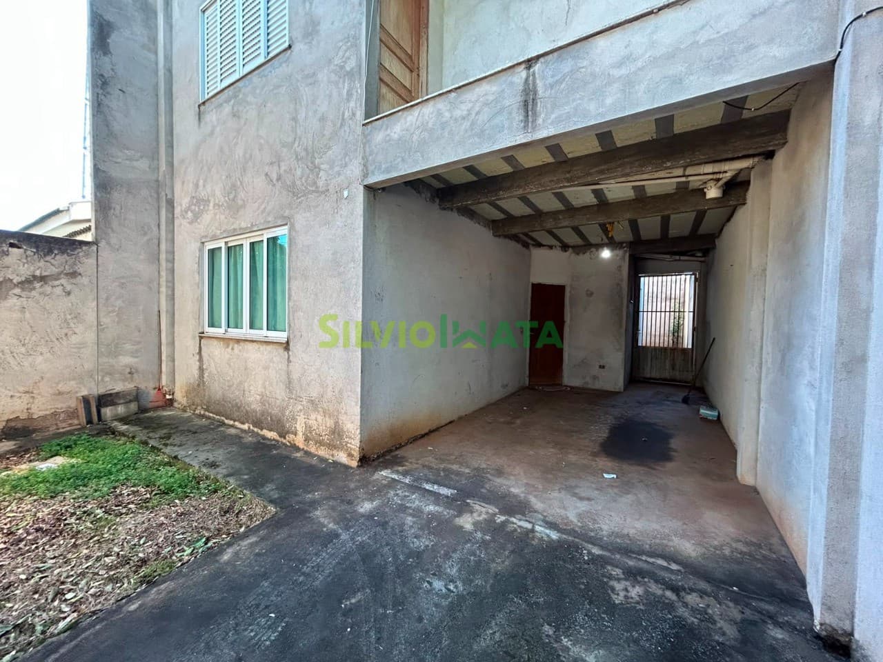 Sobrado a venda no bairro Vila Santo Antônio - Maringá/PR