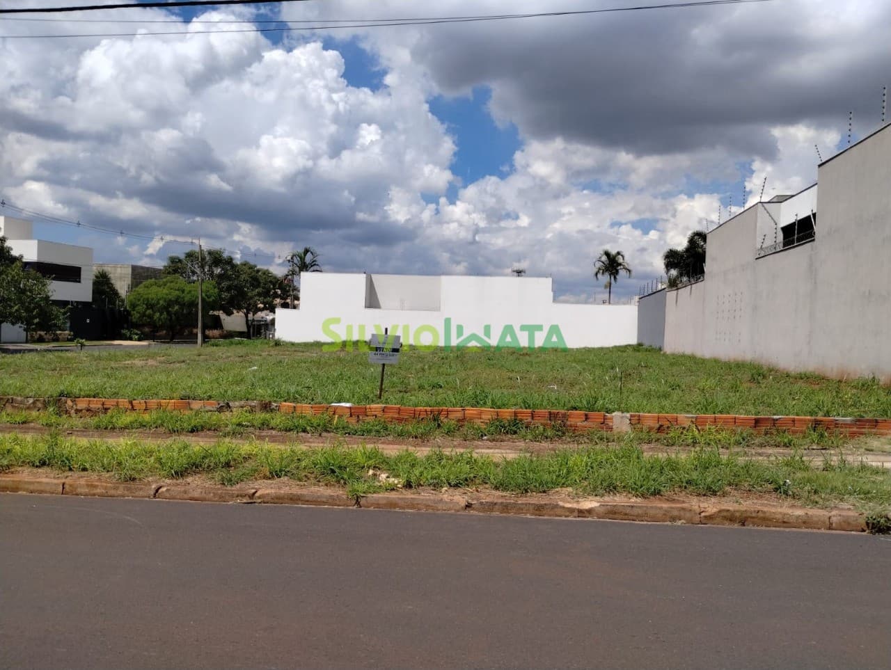 Lote com 624 m² à venda por R$ 1.000.000,00 no Jardim Cidade Monções, Maringá-PR