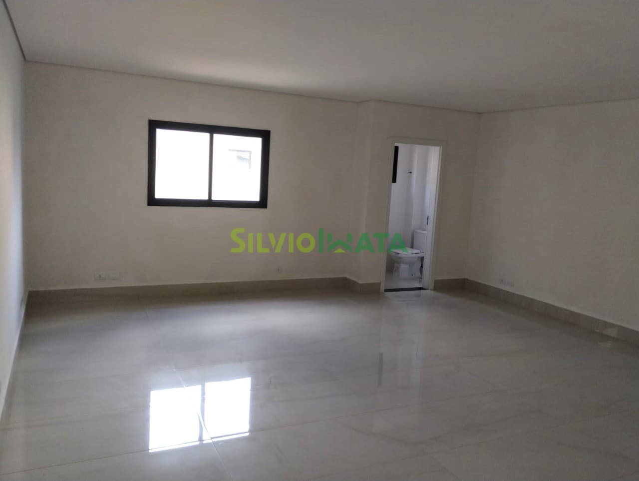 Salas comerciais à venda a partir de R$ 375.000,00 na Zona 05 de Maringá-PR.