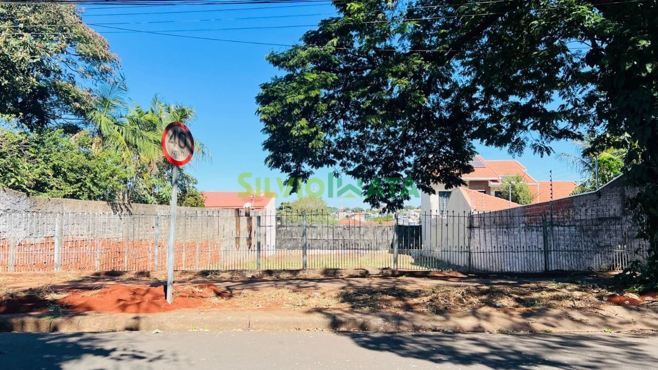 Lote à venda por R$ 850.000,00 na Zona 04 de Maringá-PR