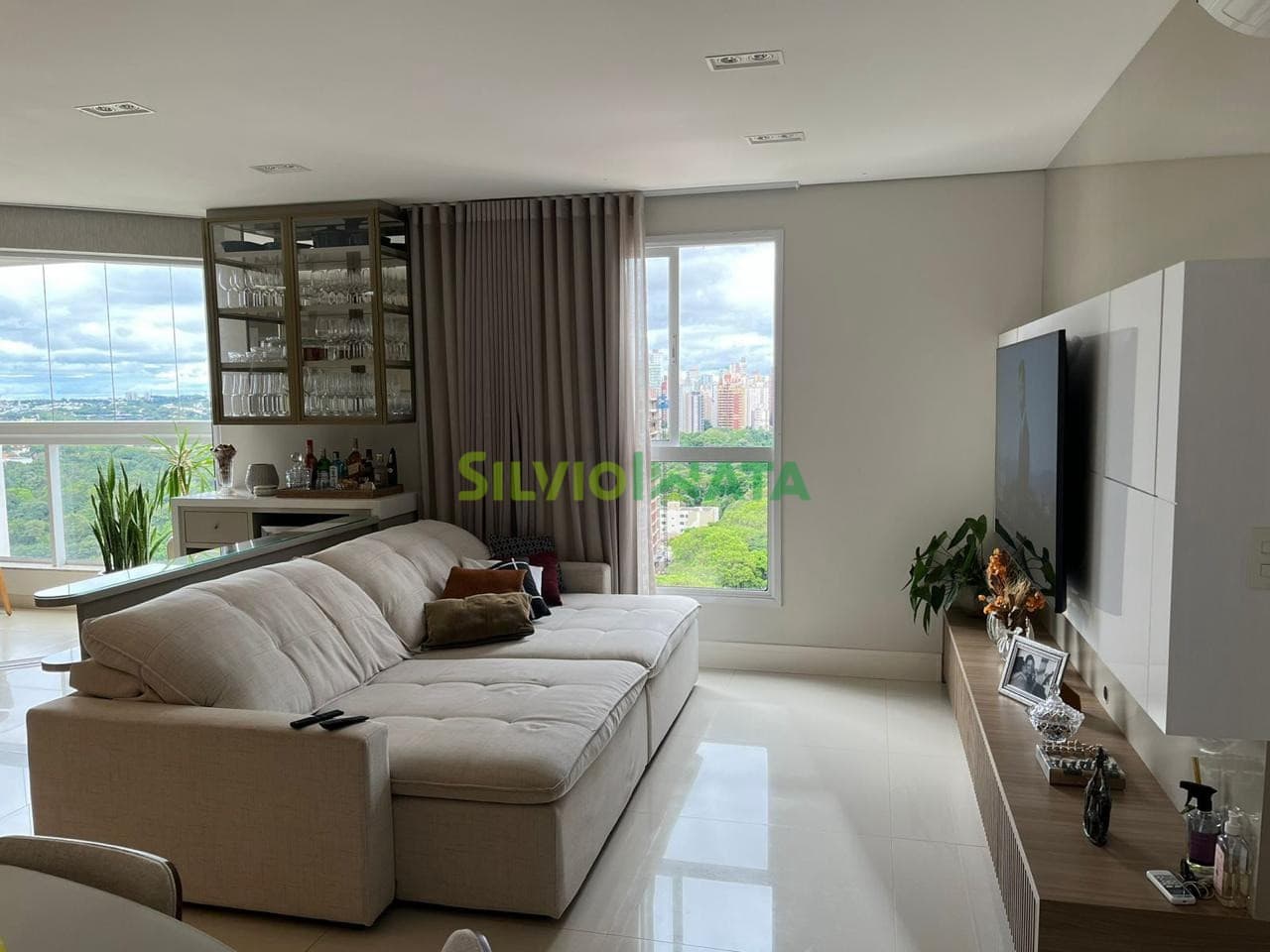 Apartamento Mobiliado à Venda na Zona 03 em Maringá 3 Suítes | 126m² | 3 Vagas