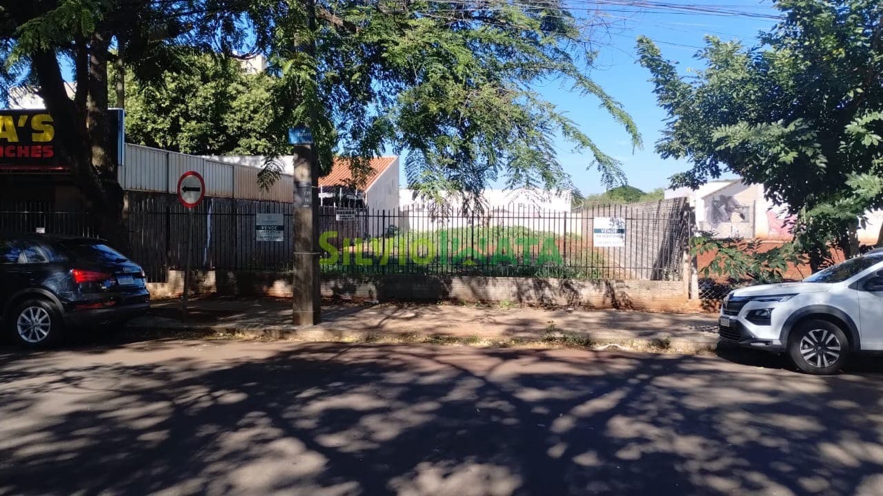 Terreno à venda por R$ 800.000,00 na Rua Tabaetê, Maringá-PR