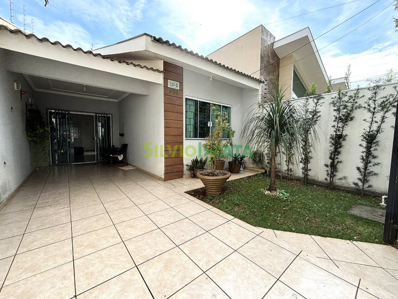 Casa Térrea à Venda no Bairro Império do Sol Maringá/PR | 3 Quartos, Suíte e Espaço Gourmet