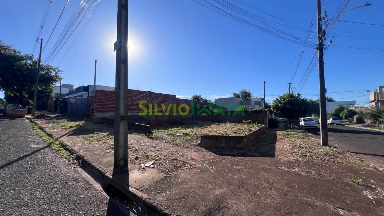 Terreno Comercial à Venda esquina com Rua Esmeralda Excelente Localização.