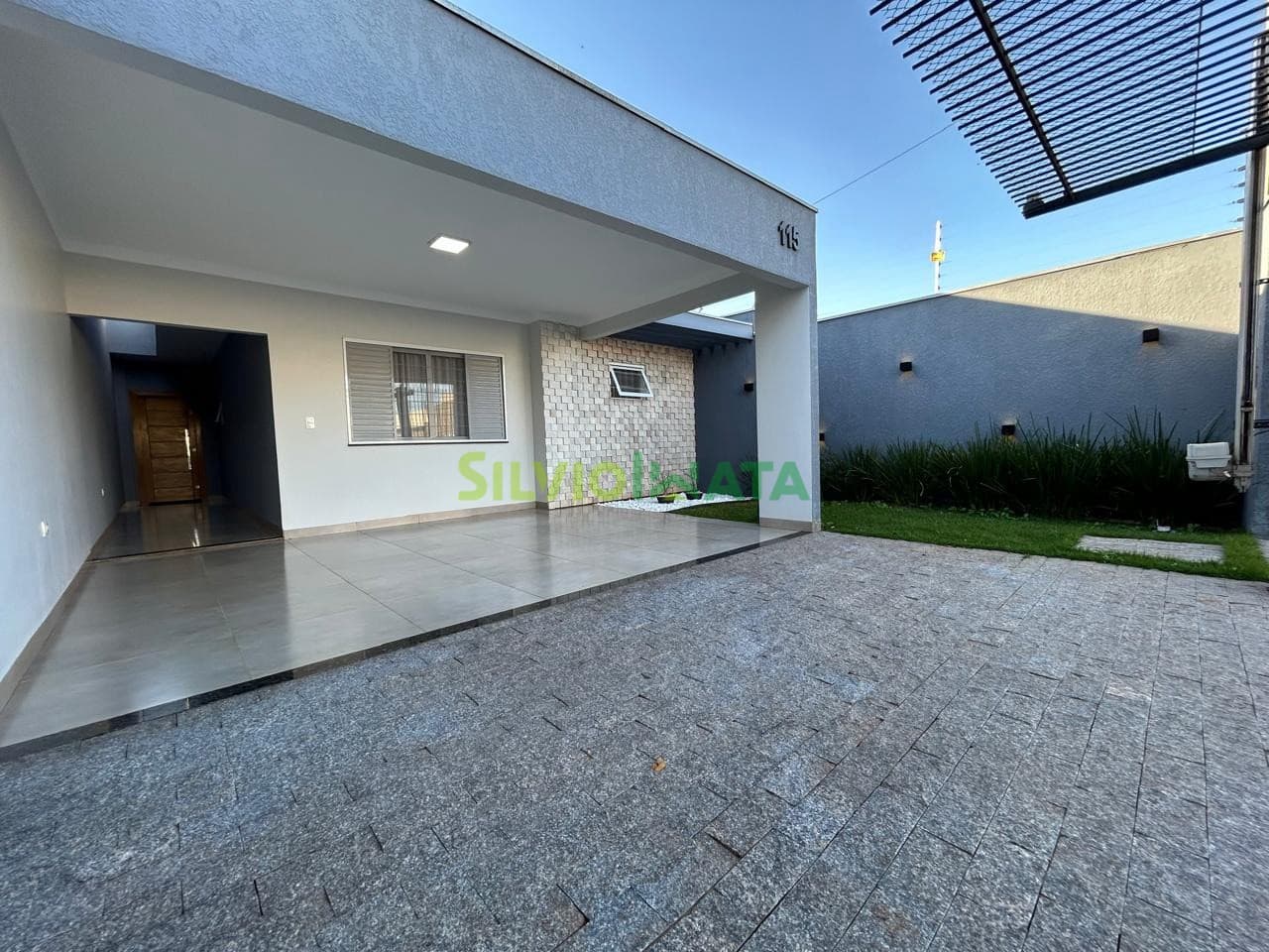 Casa à Venda no Jardim Oriental em Maringá | 3 Quartos (1 Suíte)