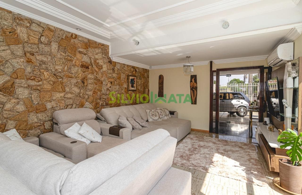 Casa à Venda na Zona 08 | 425,49 m² de Construção | Maringá-PR