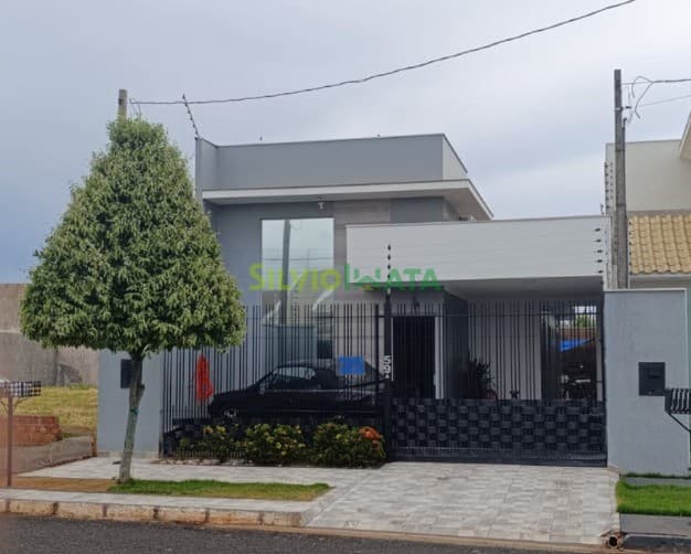 Casa à Venda com Suíte, 119,64 m² de Área Construída - Maringá/PR