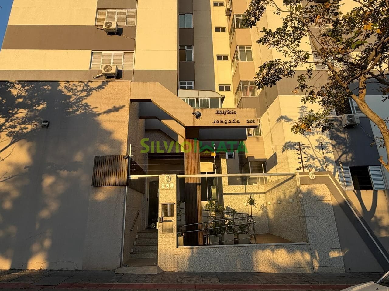 Apartamento à Venda em Maringá/PR | 90,10 m² Privativos | 3 Quartos (1 Suíte) | Andar Alto | Vista Livre