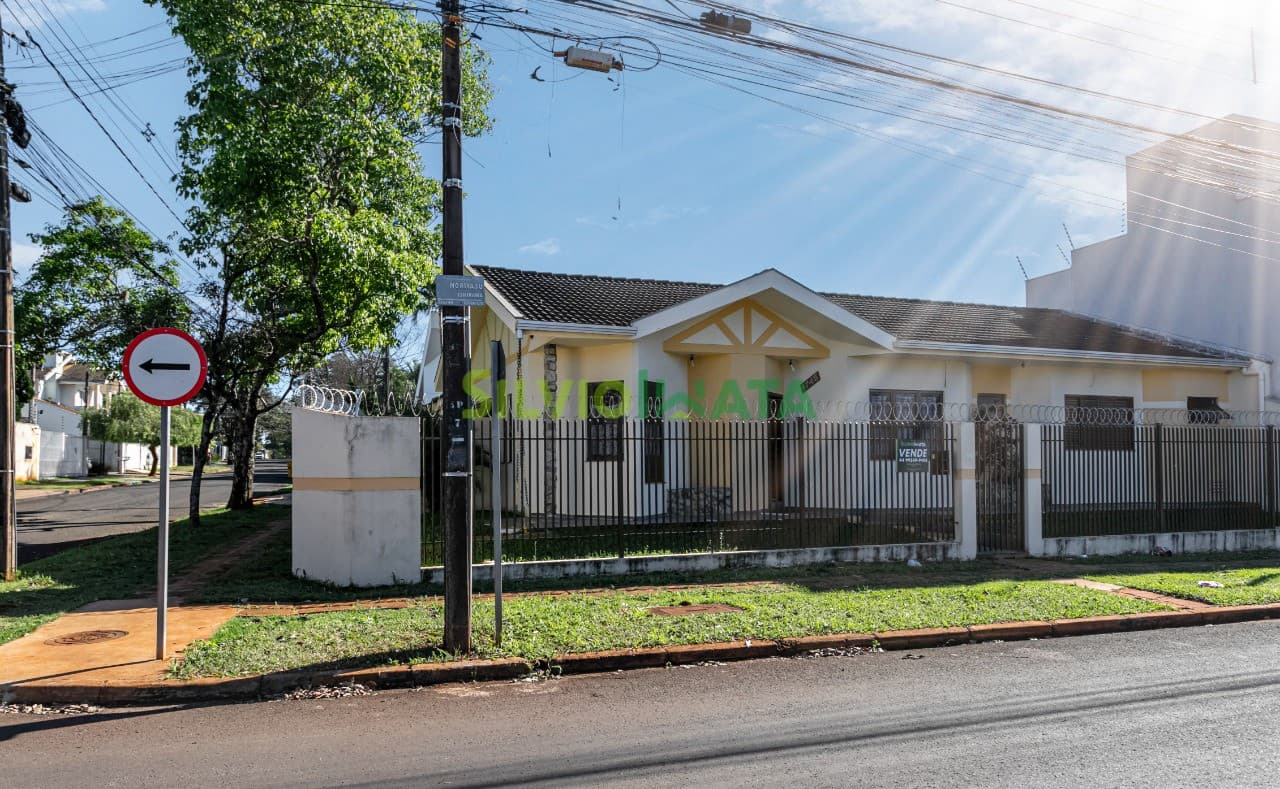 Casa a venda no bairro Jardim Iguaçu - Maringá/PR