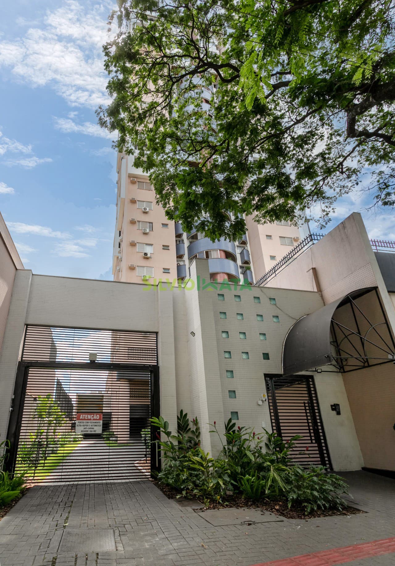 APARTAMENTO NO EDIFÍCIO DAS AMÉRICAS AV CERRO AZUL